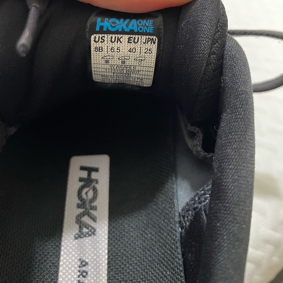 Women’s Arahi 6 Hoka Sneakers - Picture 4 of 11